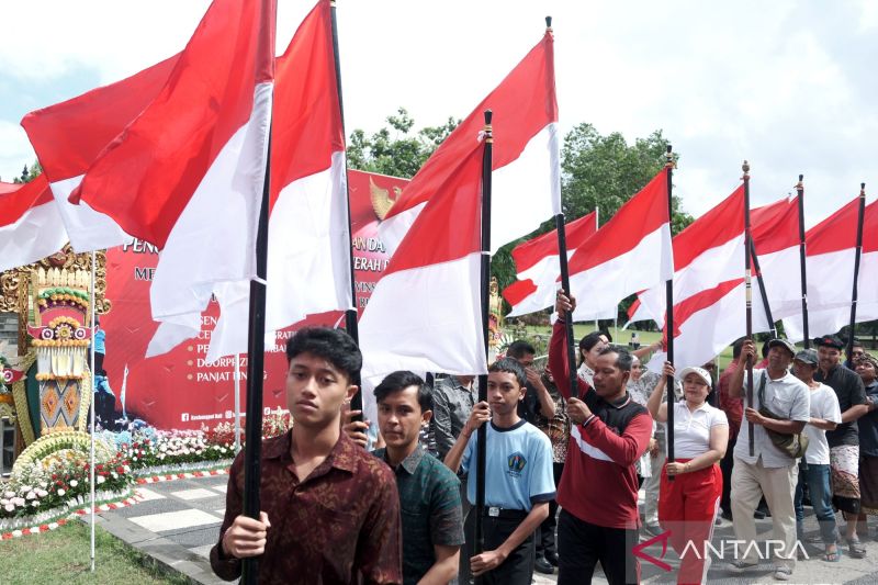 Peringatan HUT ke-80 RI: Kementerian Dalam Negeri Bagikan 10 Juta Bendera Merah Putih di Denpasar