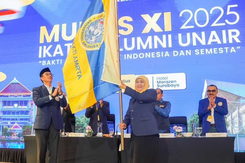 Dr. (H.C.) Khofifah Indar Parawansa Pimpin IKA Unair Lagi hingga 2030