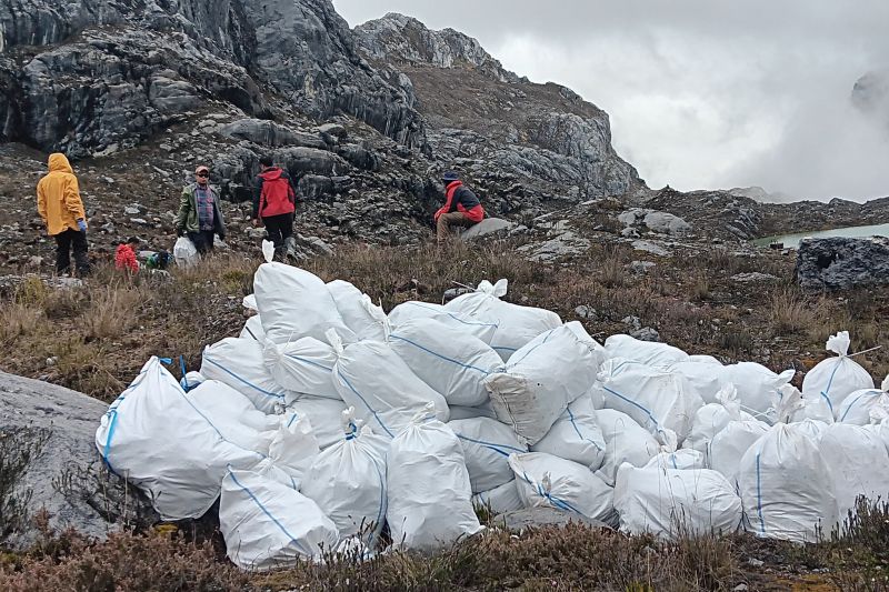 Freeport Bersihkan 600 kg Sampah di Jalur Pendakian Carstensz