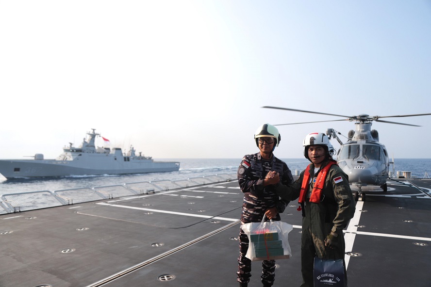 KRI SIM-367 dan KRI Brawijaya-320 Gelar Passex Strategis di Laut Mediterania