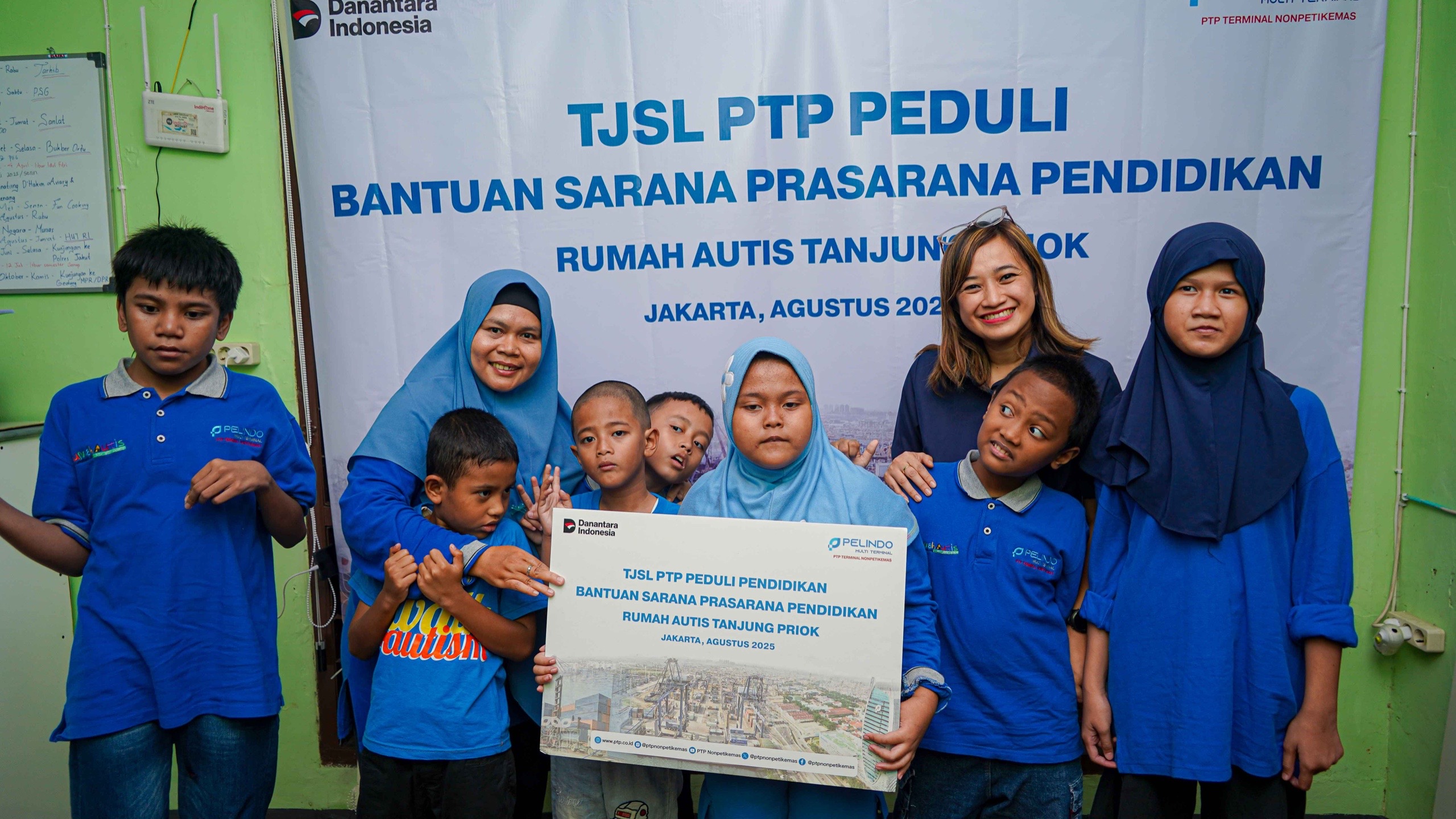 Beri Bantuan Sarana dan Prasarana, PTP Nonpetikemas Tingk...