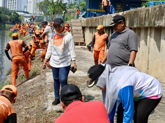 Ratusan Personel Gabungan Bersihkan Kawasan Waduk Melati