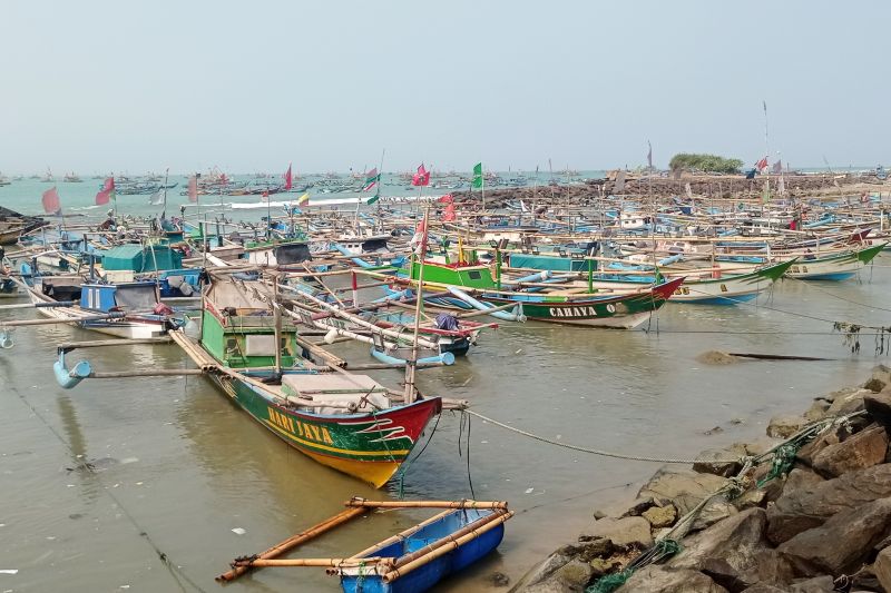 Nelayan Diimbau Waspadai Gelombang Tinggi hingga Empat Meter di Perairan Banten dan Selat Sunda