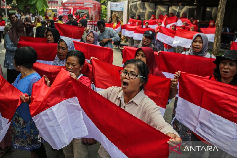 Semangat Merah Putih: Warga...