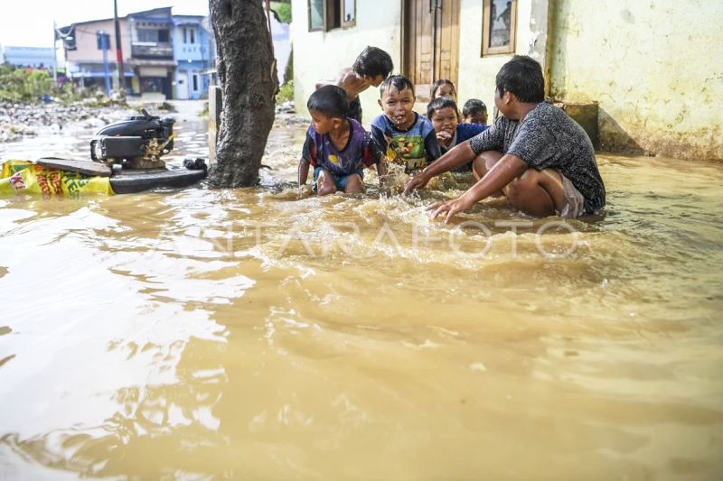 Usai Hujan Deras, Belasan RT di Jakarta Timur Terendam Banjir pada Senin Malam