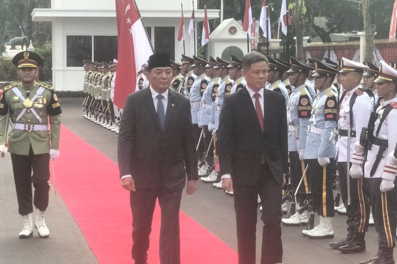 Menhan Sjafrie Sjamsoeddin Sambut Kedatangan Menhan Singapura Chan Chun Sing di Jakarta