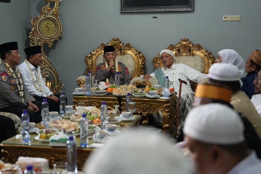 Kapolri Silaturahmi ke Ponpes Al Hamidy Pamekasan, Minta Nasihat Ulama demi Jaga NKRI