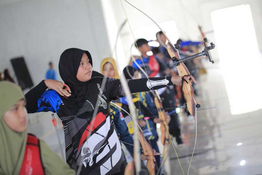 Puluhan Pelajar Mengikuti Pertandingan Panahan pada POPKOT Tanjungpinang