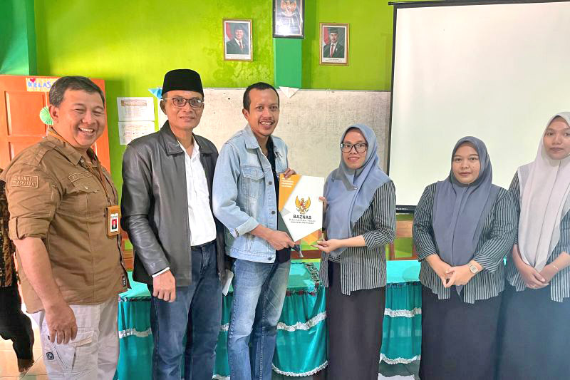 Baznas dan Pemkab Trenggalek Salurkan Bantuan untuk Guru Ngaji-Madrasah