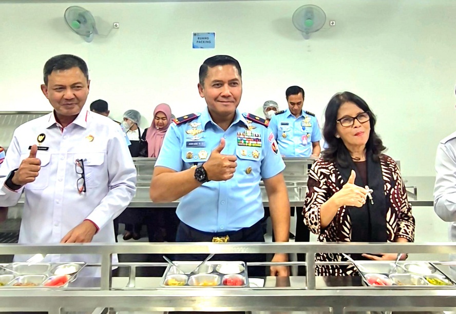 Gambar berita terkait Diresmikan Kasau Secara Serentak, SPPG Lanud Sultan Hasanuddin Siap Operasional Dan Salurkan 4500 Makanan Bergizi