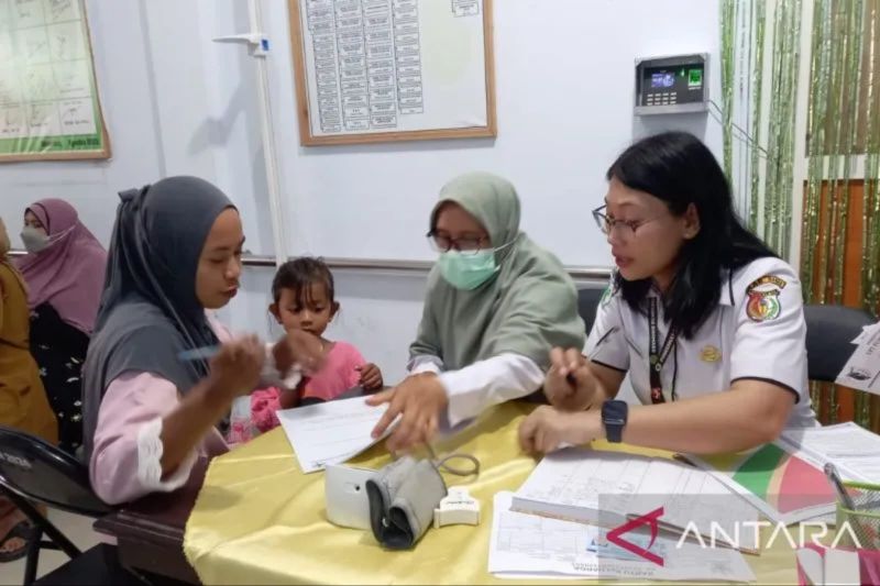 Pemkab Sigi Turunkan Nakes untuk Cek Kesehatan Siswa di Sekolah