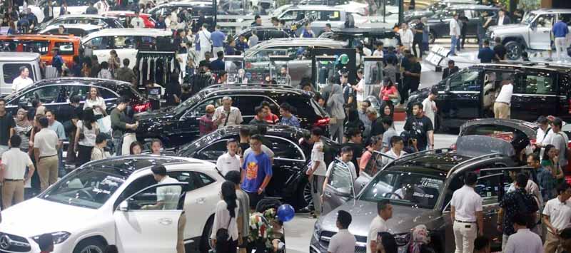 Pengunjung GIIAS 2025 Melonjak dari Tahun 2024 Namun Transaksi Pembelian Turun, Indikasi Apa? gbr