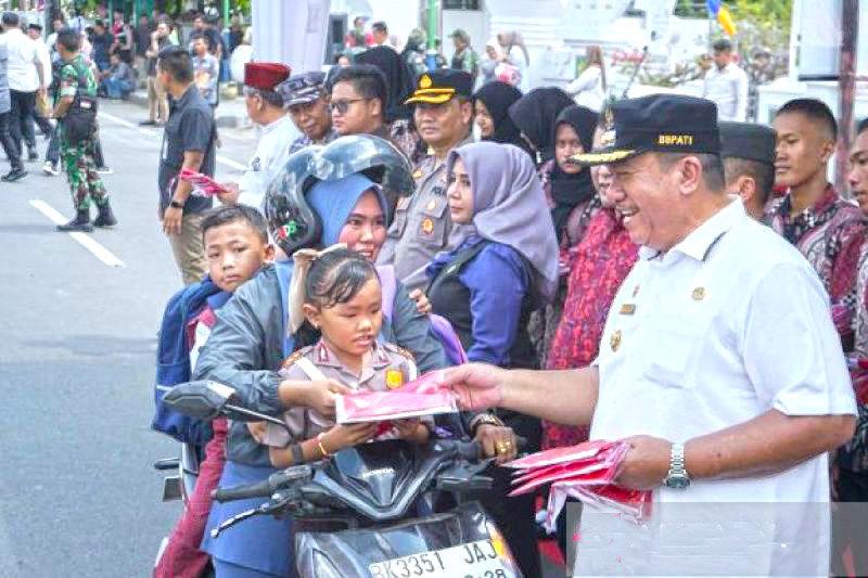 Pemkab Asahan Bagikan 3.250 Bendera Merah Putih Sambut HUT ke-80 RI