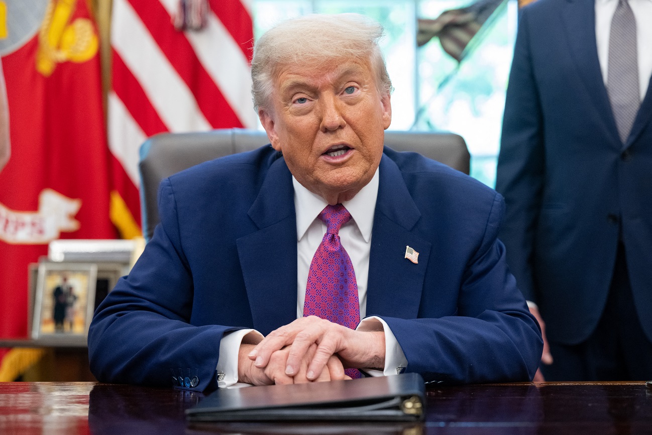 Trump Ancam Kenakan Tarif 100% untuk Cip Komputer
