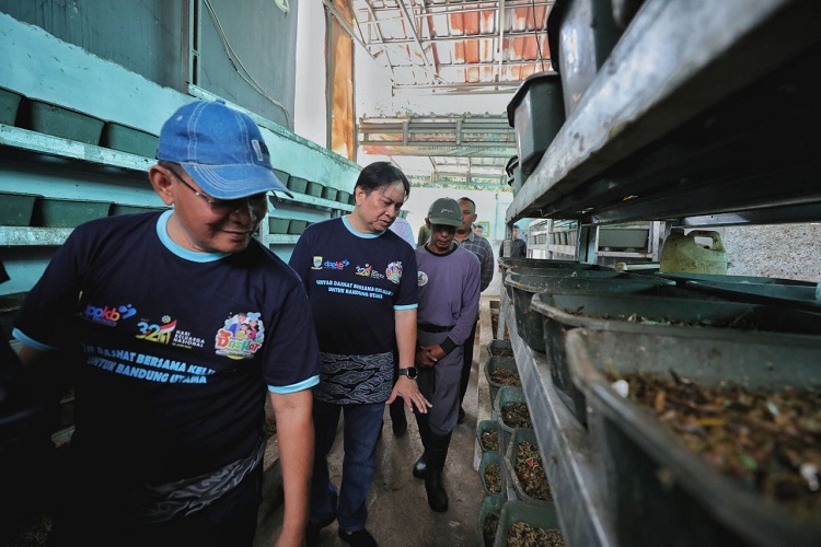 Pemkot Bandung Siapkan Strategi Pengolahan Sampah di Ting...
