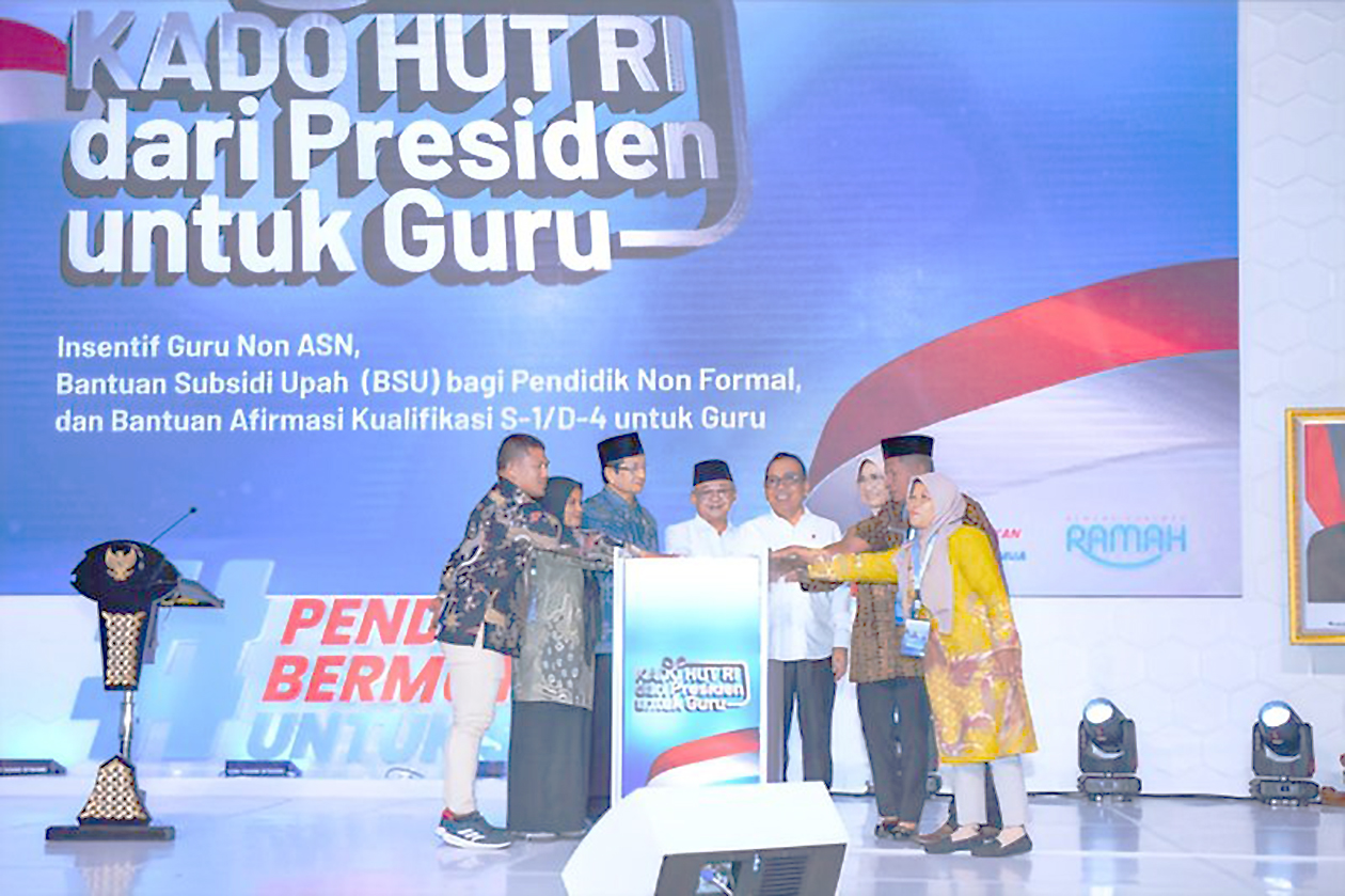 Presiden Prabowo Beri Tiga Kado HUT ke-80 RI untuk Guru: Insentif, BSU, dan Beasiswa S-1