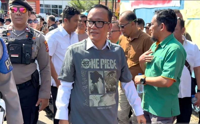 Wamenaker Demonstratif Kenakan Kaos One Piece, Nantangin Siapa Ini
