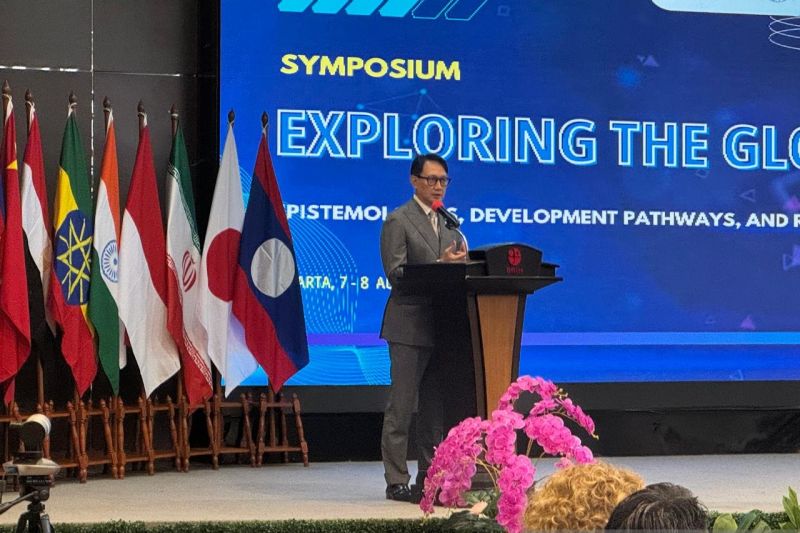 Wamenlu RI Sebut Pengembangan AI Perlu Dimulai dari Pemerintah, Ini Alasannya