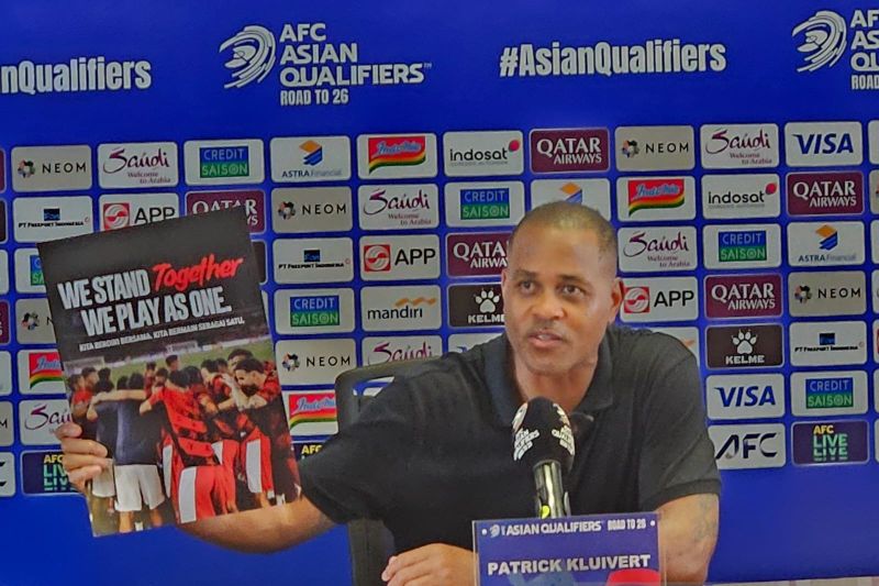 Gambar berita terkait Kluivert Berpeluang Diikutsertakan dalam Laga Legenda Real dan Barca