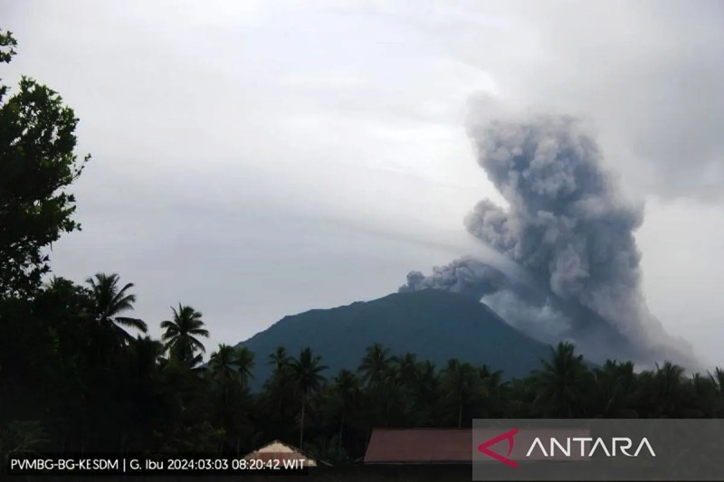 Gunung Ibu Erupsi Sembilan ...