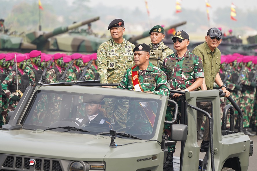 Panglima TNI dan Menhan RI Tinjau Geladi Bersih Upacara Gelar Pasukan Operasional dan Kehormatan Militer gbr