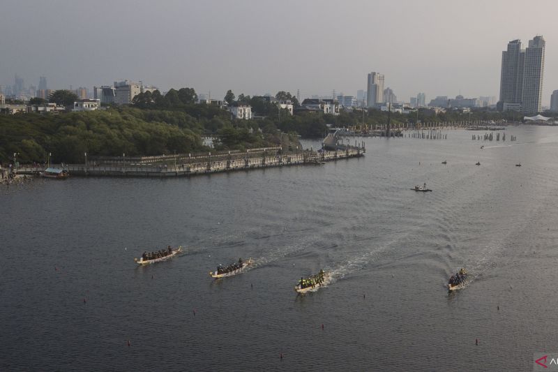 Perahu Naga Tak Mau Hanya P...