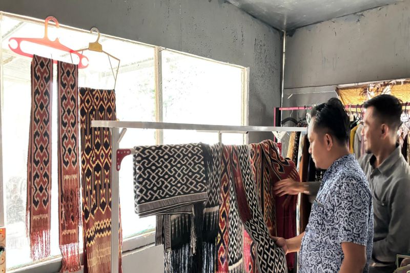 Pastikan Tepat Sasaran, Disperindag Sulbar Verifikasi IKM Penerima Bantuan