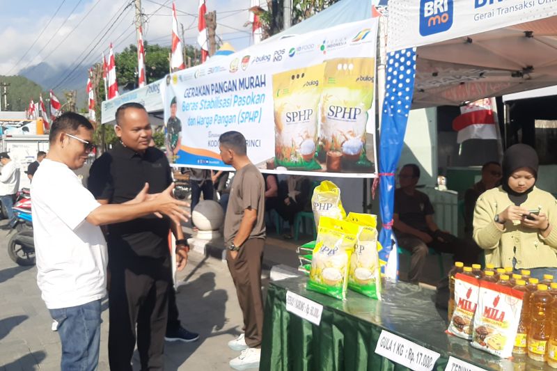 Gambar berita terkait Kodim dan Bulog Kerinci Gelar Pasar Murah