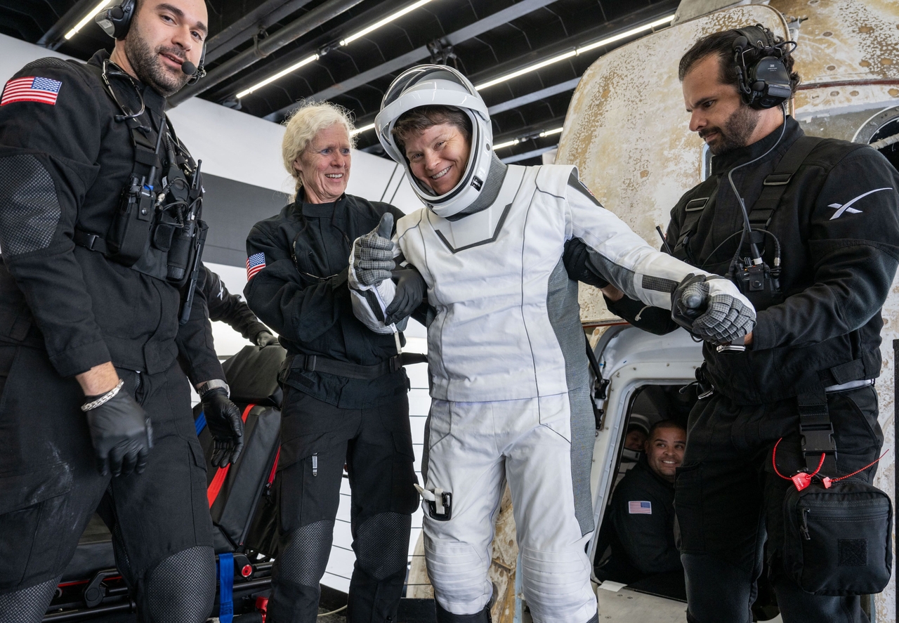 Astronot SpaceX Crew-10 Sus...