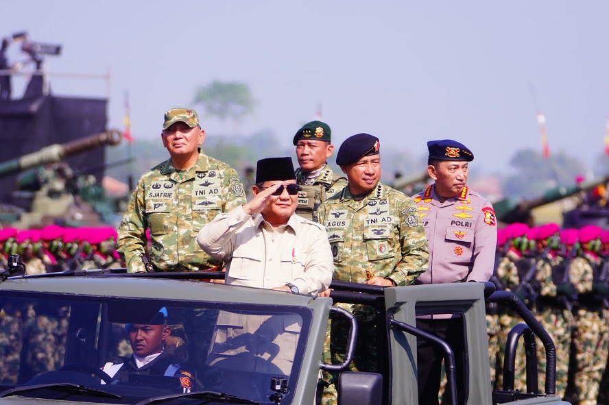 Panglima TNI Dampingi Presi...