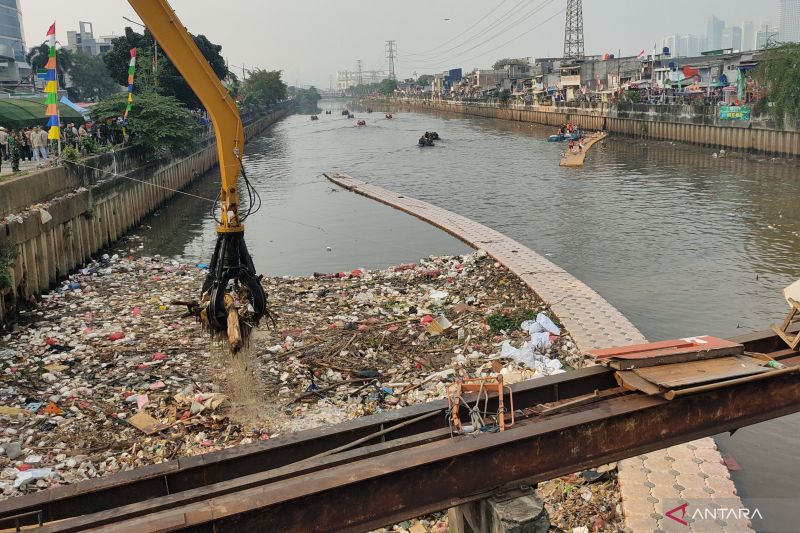 Tak Lagi Dibuang ke Bantargebang, Ini Solusi DKI Atasi Sampah Sungai