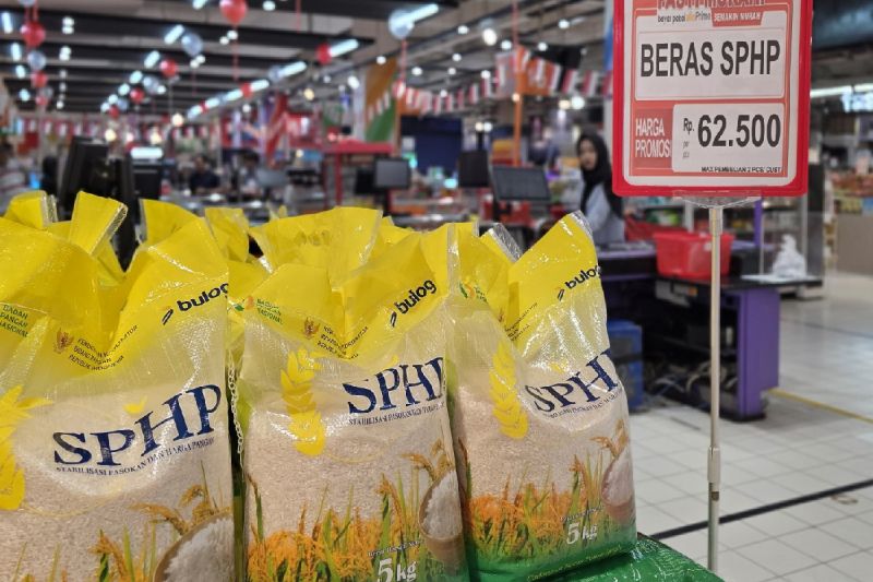 Bulog Sumut Salurkan Beras SPHP ke Ritel Modern untuk Stabilkan Harga
