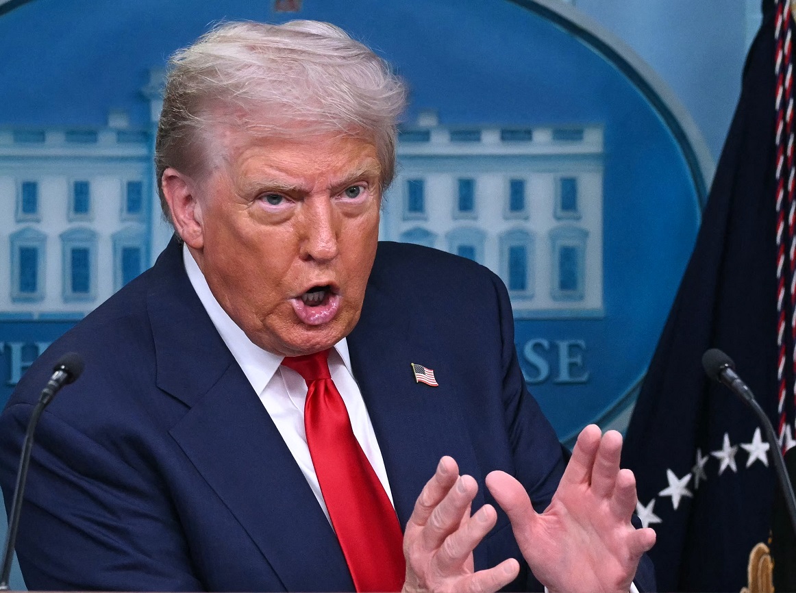 Jelang Tenggat Tarif, Trump Minta Tiongkok Borong Kedelai AS