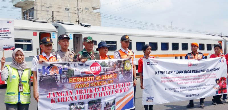 Daop 7 Madiun Sambut HUT ke-80 RI dengan Edukasi Masyarakat Cegah Kecelakaan KA