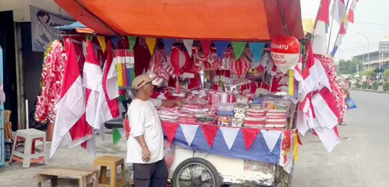 Jelang HUT RI ke-80 Omzet Pedagang Bendera Merah Putih Turun, Mengapa Hal Ini Terjadi?