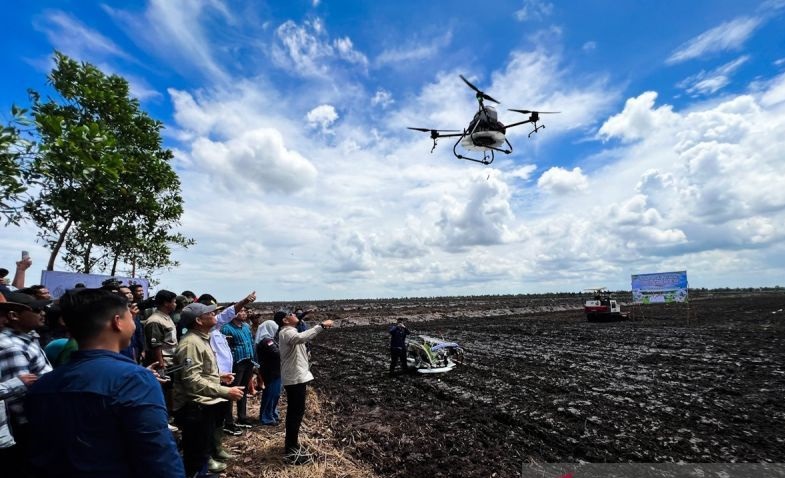 Modernisasi Pertanian, Kementan-Pemkab Tanah Laut Tanam Padi Perdana Pakai Drone