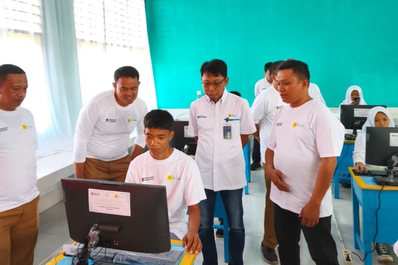 PLN UIP Sulawesi Bangun Laboratorium TIK di SMKN 1 Konawe Utara