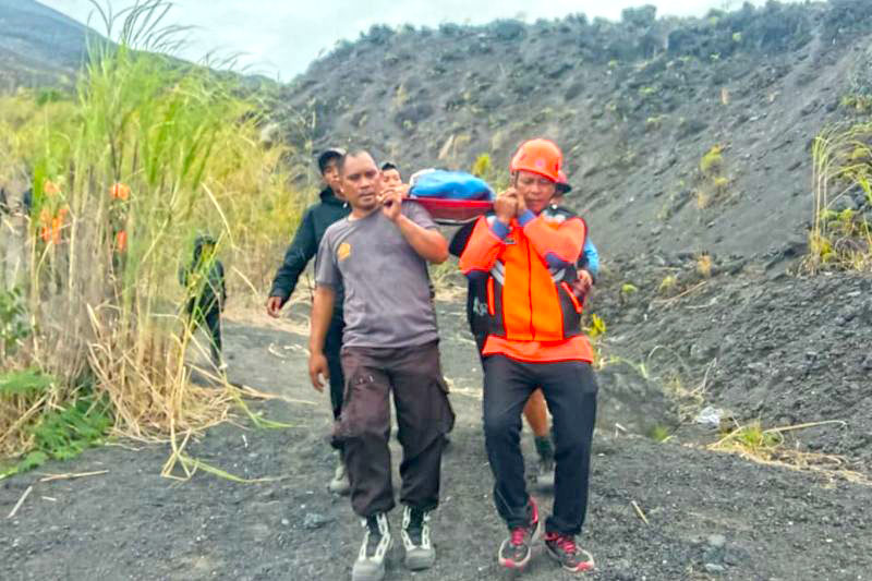 Aprilia Cedera Kepala saat Mendaki Gunung Soputan, SAR Sigap Evakuasi 