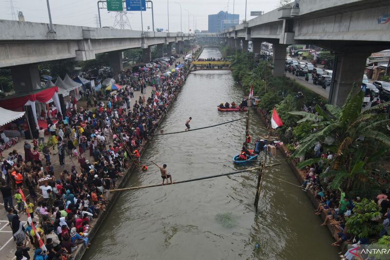 Warga Cipinang Melayu Ramaikan HUT Kemerdekaan RI ke-80 di Kalimalang