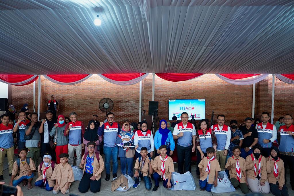 Berikan Seribu Seragam Sekolah untuk Anak-Anak, Pertamina Tebar Energi di Bulan Kemerdekaan