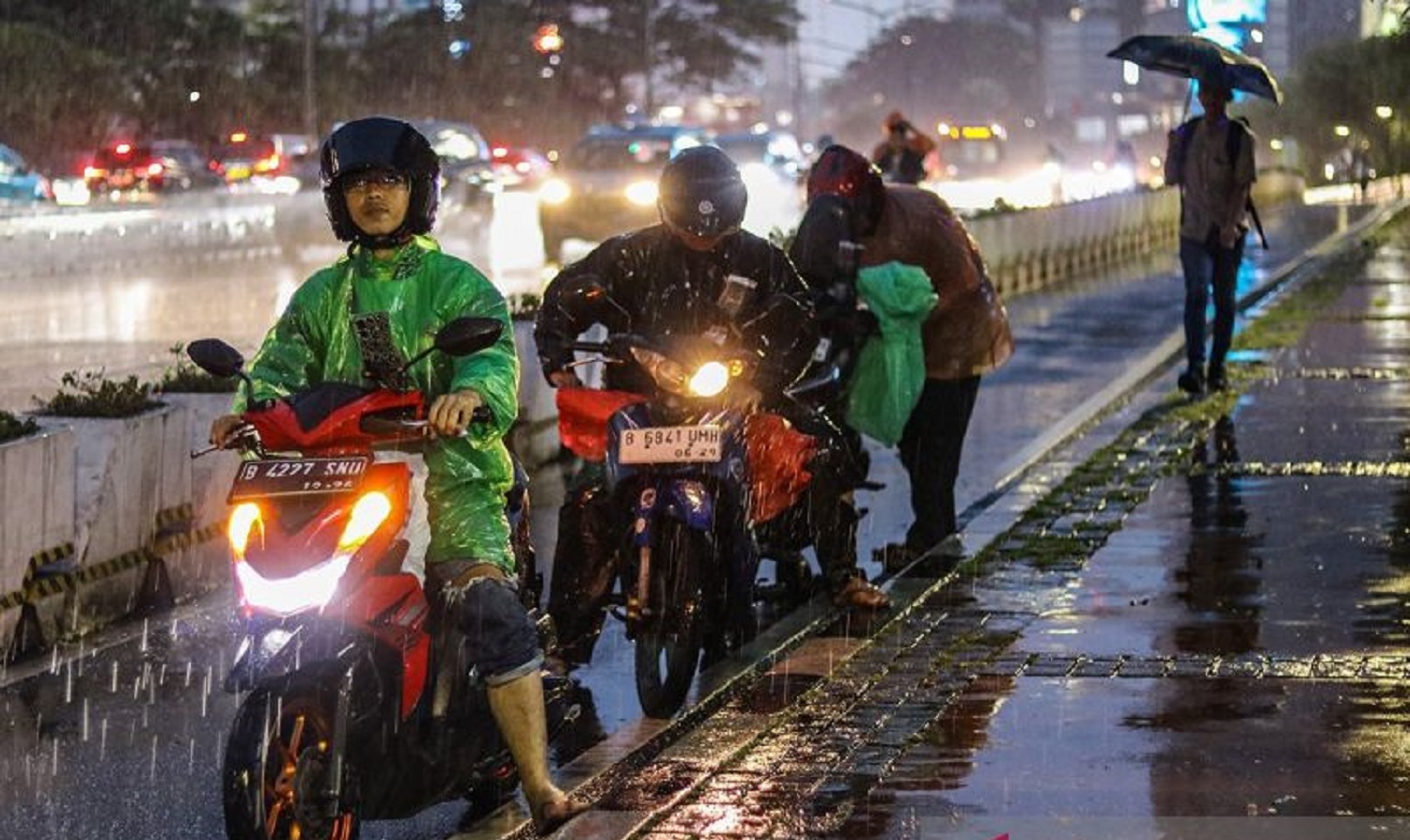 BMKG: Kota-kota Besar Seluruh Indonesia Bakal Dilanda Hujan