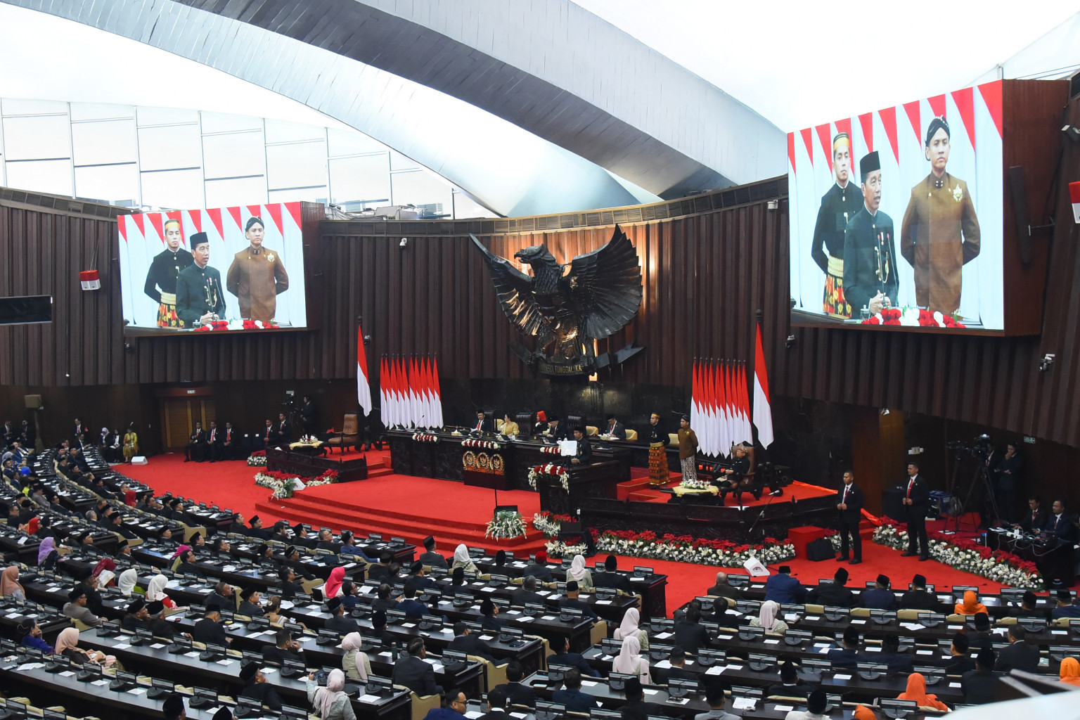 Ketua MPR Kok Jadi Juru Bicara Pemerintah