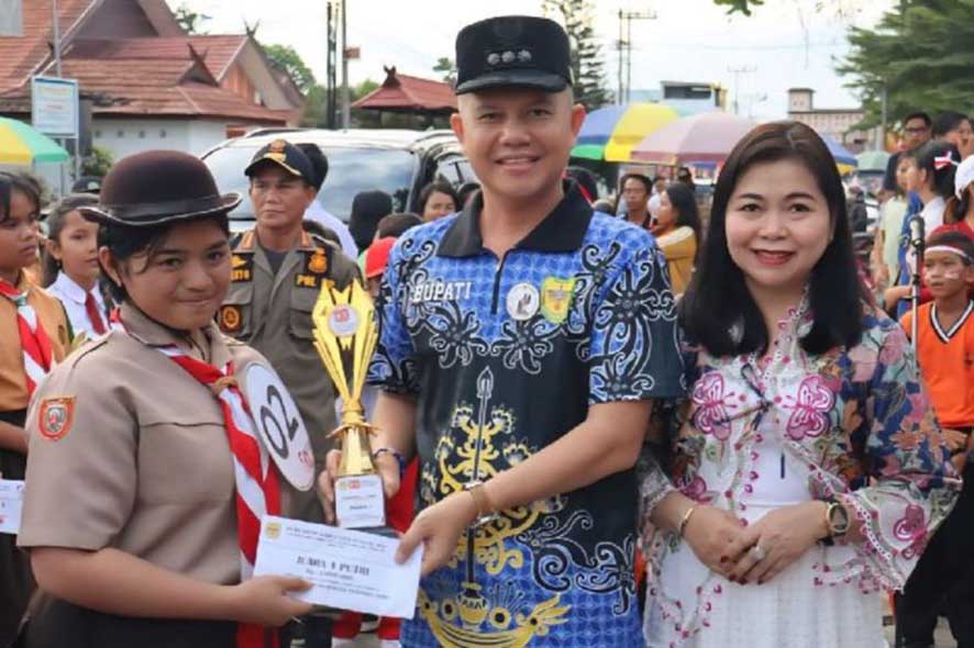 Lomba Gerak Jalan Pelajar u...