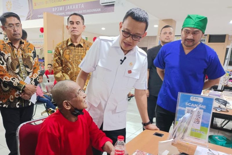 Menteri P2MI Tinjau Cek Kesehatan Gratis PMI Kelompok Rentan dari Malaysia