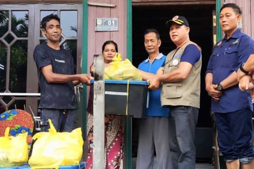 Penyaluran Bantuan untuk 19...