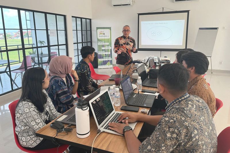 Ekonom UMY: Koperasi Desa M...