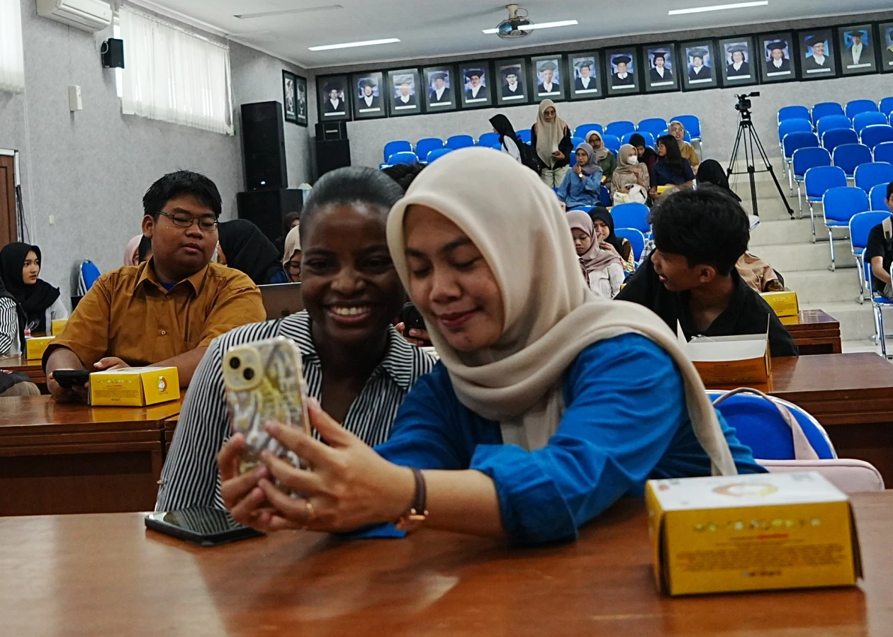 Mahasiswa asal Zimbabwe Mem...