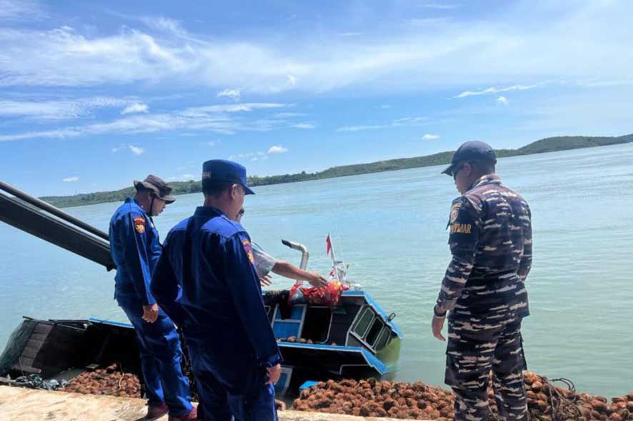 Kapal Bermuatan 60 Ton Kel...