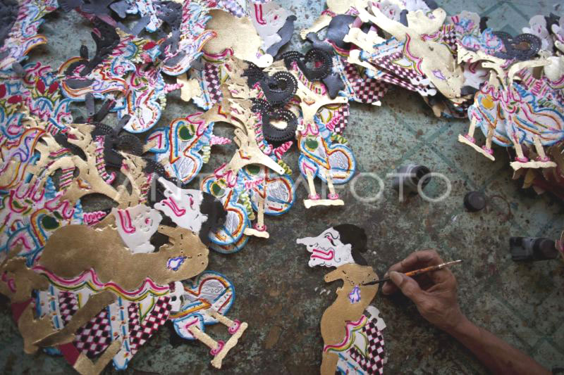 Seni Wayang Kulit Pucung Ba...