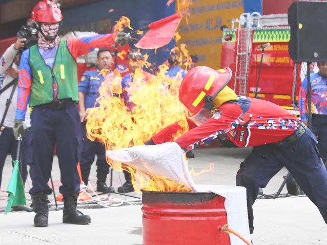 Kemampuan Anggota Pemadam Kebakaran Selalu Ditingkatkan